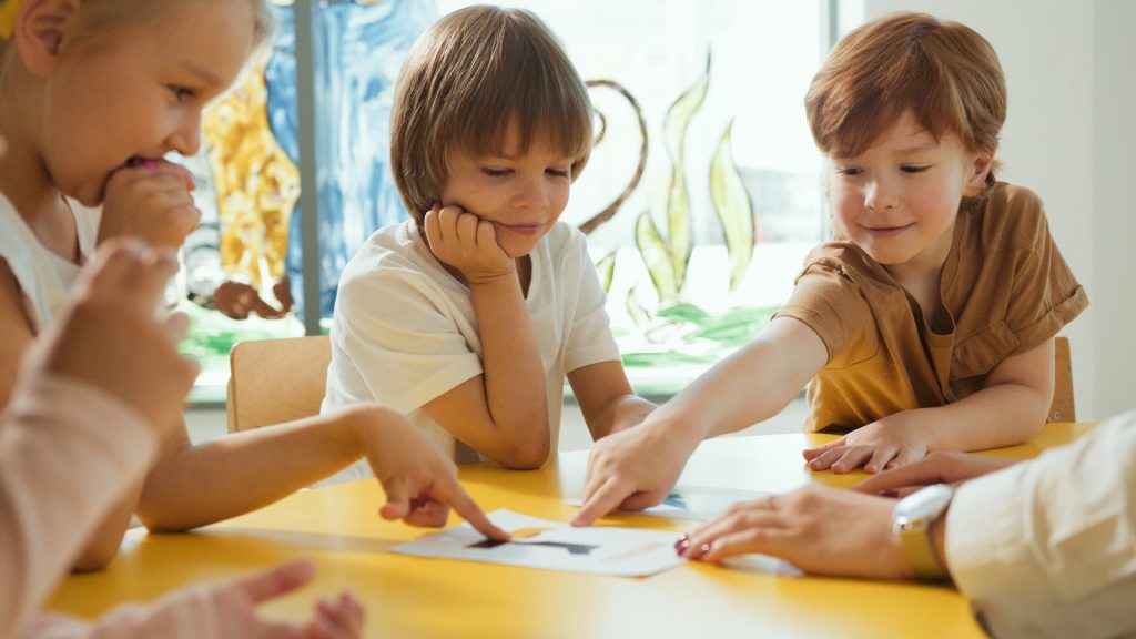 Family Court Information. Photo of children colouring in at a table.